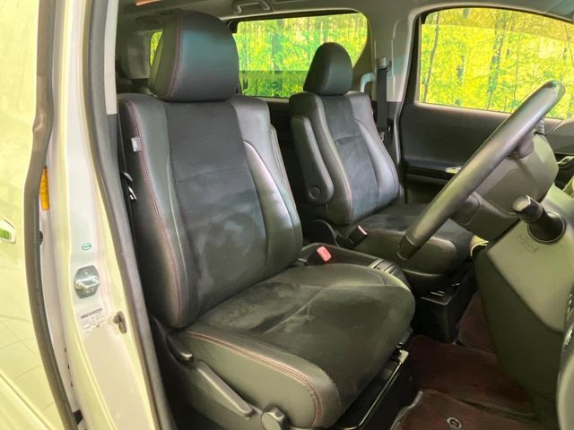 TOYOTA VELLFIRE 2013