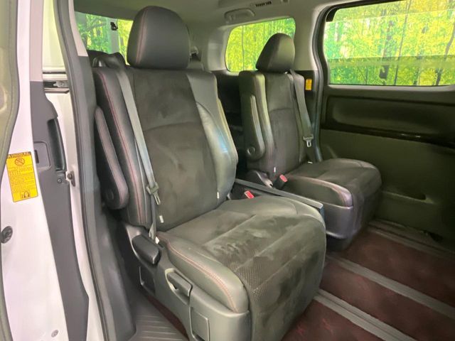 TOYOTA VELLFIRE 2013