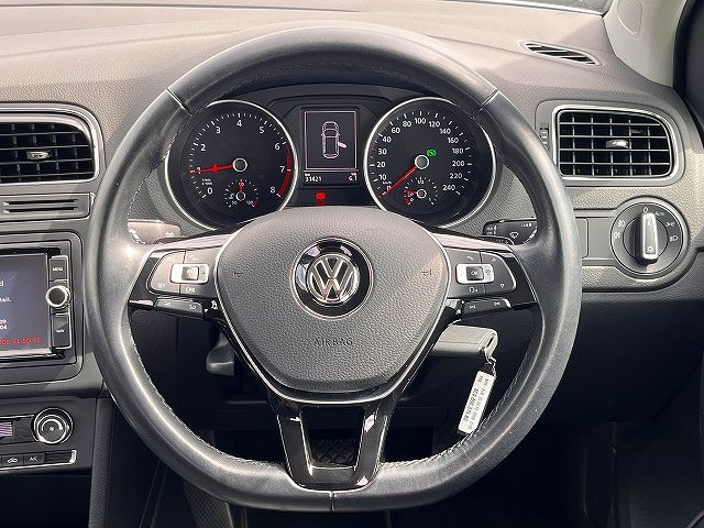 VOLKSWAGEN VOLKSWAGEN POLO 2016