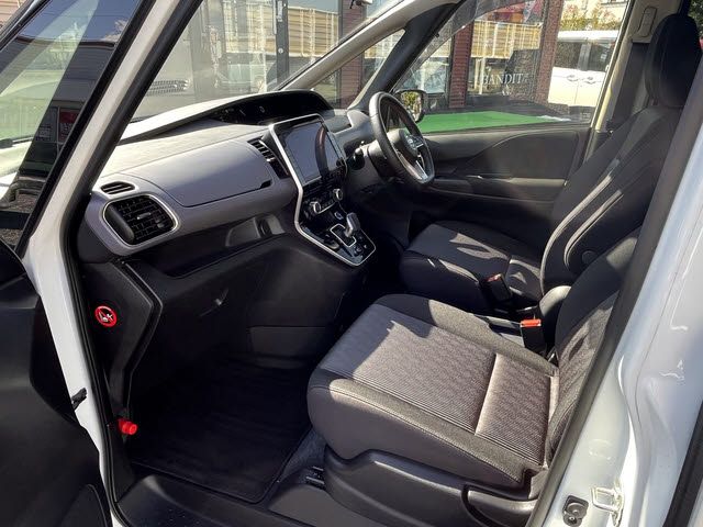 NISSAN SERENA  WG 2022