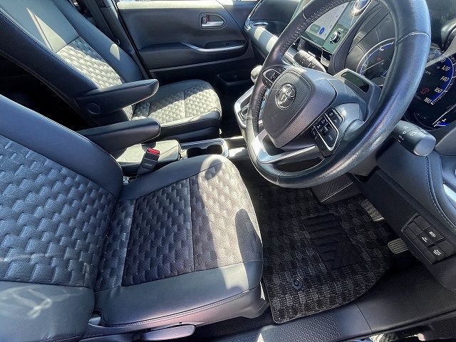 TOYOTA VOXY HYBRID 2022