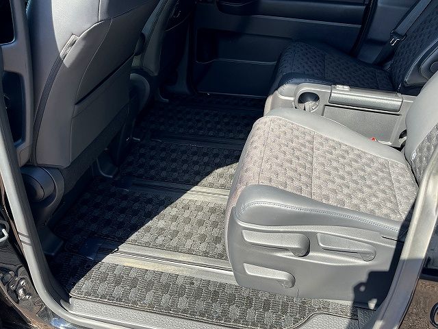 TOYOTA VOXY HYBRID 2022