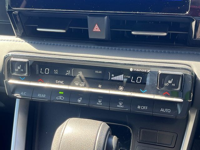 TOYOTA VOXY HYBRID 2022