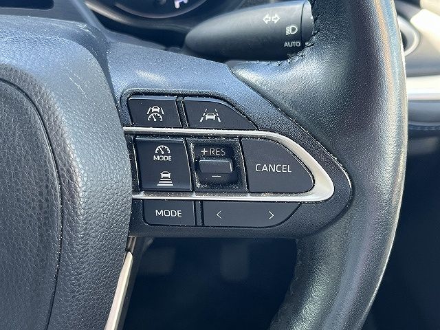 TOYOTA VOXY HYBRID 2022