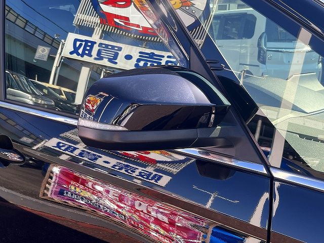 TOYOTA VOXY HYBRID 2022