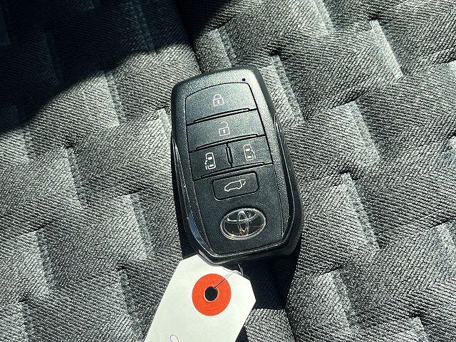 TOYOTA VOXY HYBRID 2022