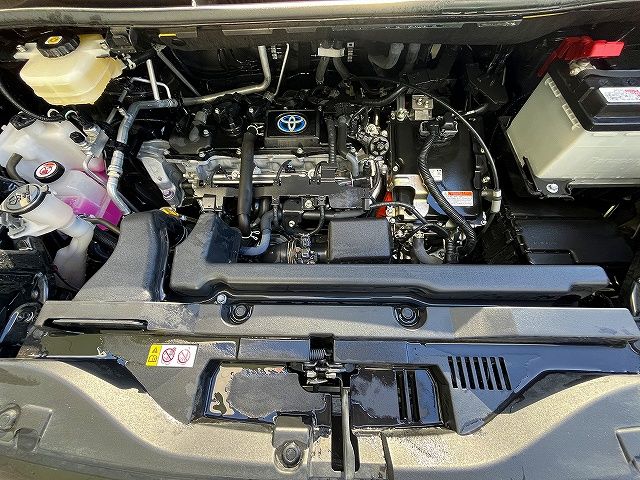 TOYOTA VOXY HYBRID 2022