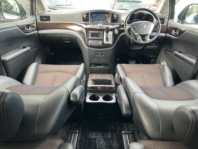 NISSAN ELGRAND  4WD 2010