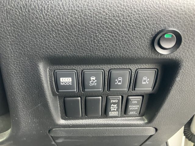 NISSAN ELGRAND  4WD 2010