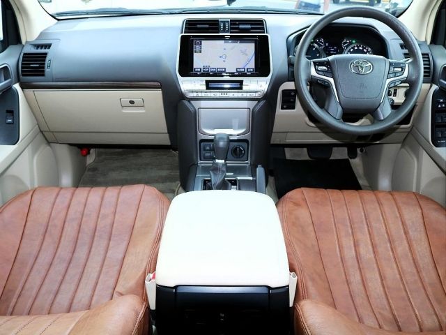 TOYOTA LANDCRUISER PRADO 2018