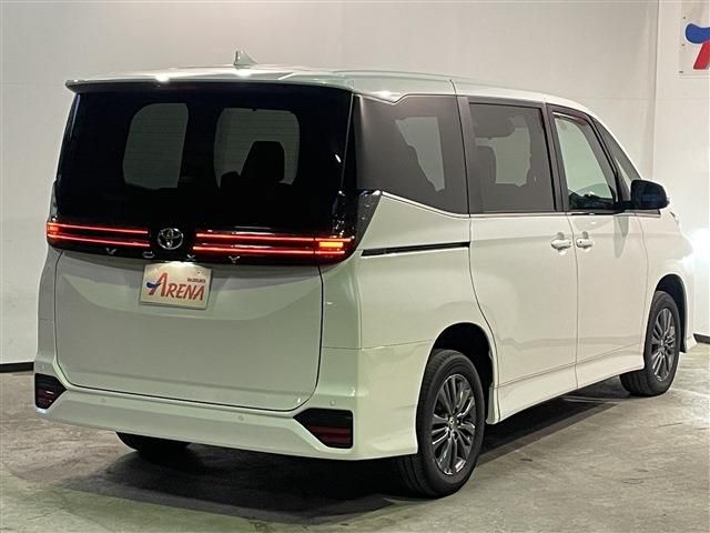 TOYOTA VOXY 4WD 2024