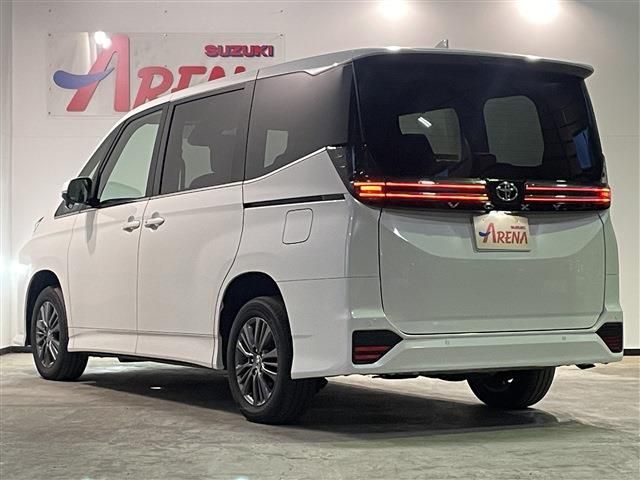 TOYOTA VOXY 4WD 2024