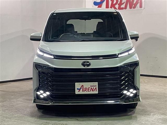 TOYOTA VOXY 4WD 2024