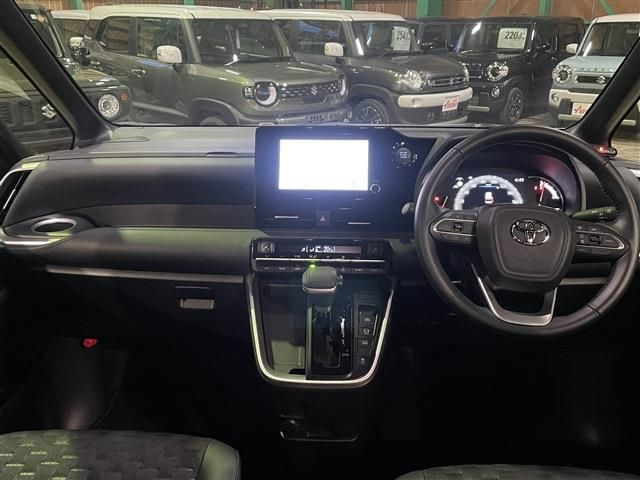 TOYOTA VOXY 4WD 2024