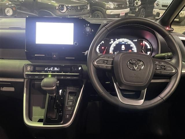 TOYOTA VOXY 4WD 2024