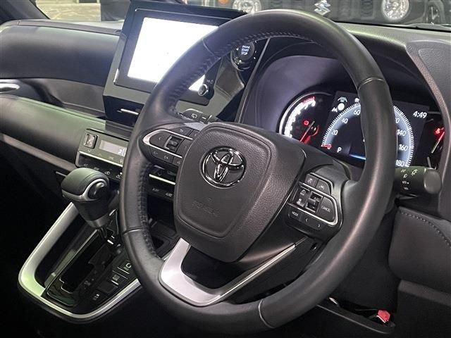 TOYOTA VOXY 4WD 2024