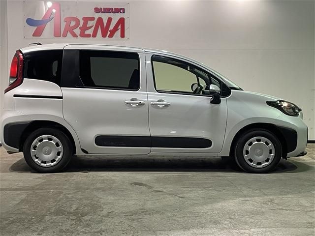 TOYOTA SIENTA HYBRID 2024