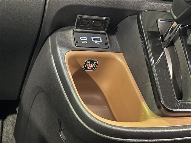 TOYOTA SIENTA HYBRID 2024