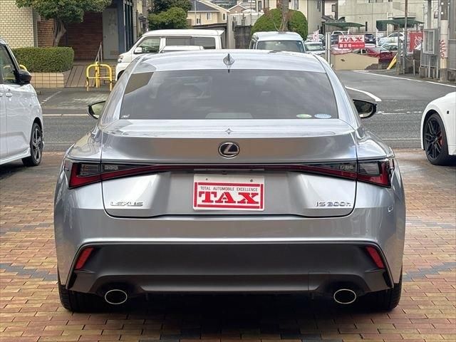 TOYOTA LEXUS IS300h 2020