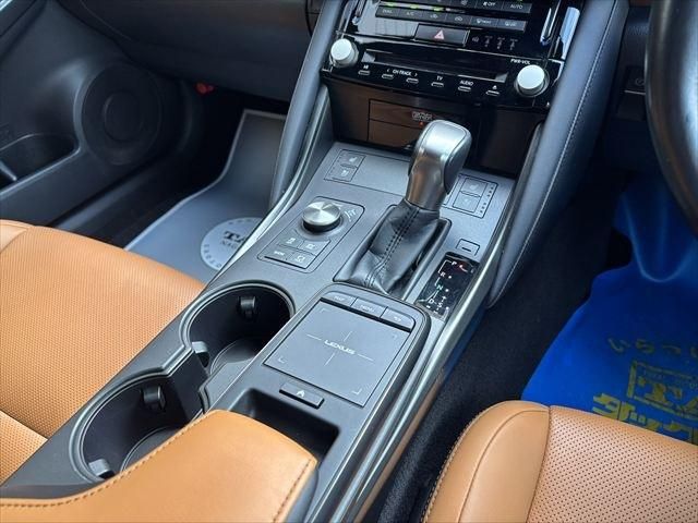 TOYOTA LEXUS IS300h 2020