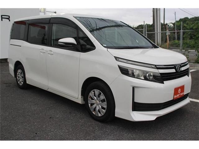 TOYOTA VOXY 2014
