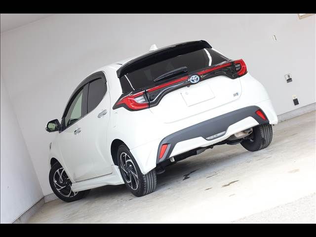 TOYOTA YARIS HYBRID 2021