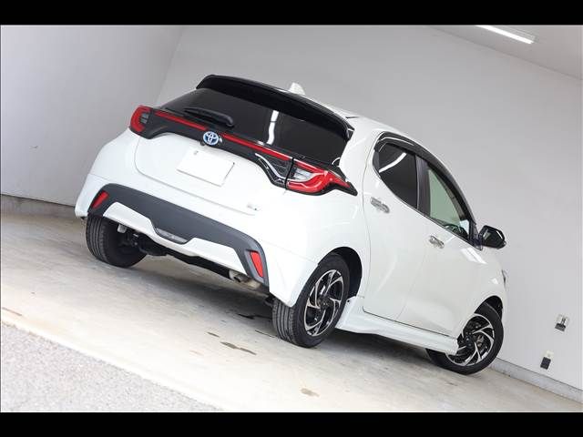 TOYOTA YARIS HYBRID 2021