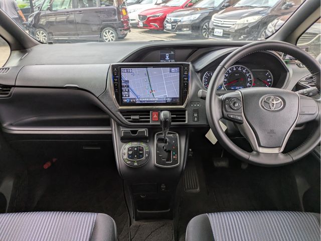 TOYOTA VOXY 2014