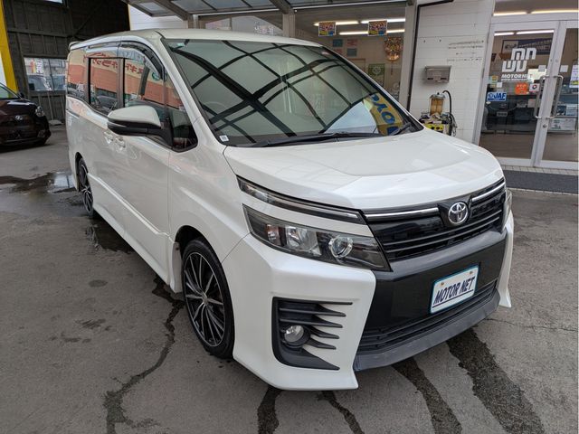 TOYOTA VOXY 2014