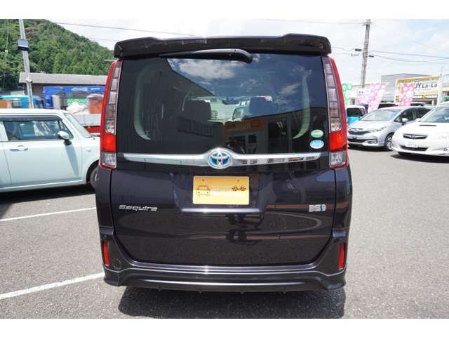 TOYOTA ESQUIRE HYBRID 2015