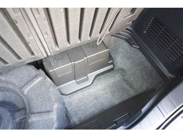 TOYOTA ESQUIRE HYBRID 2015