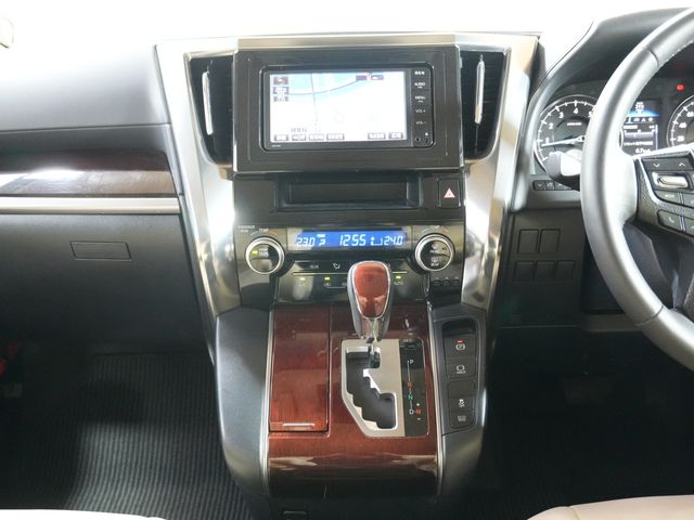 TOYOTA VELLFIRE 2015