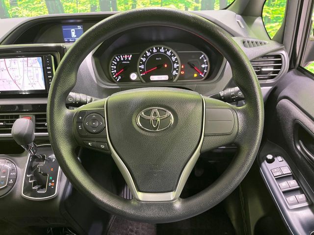 TOYOTA NOAH 2014