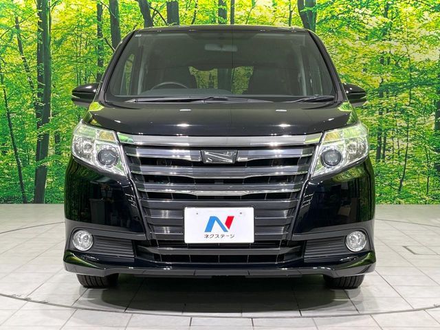 TOYOTA NOAH 2014