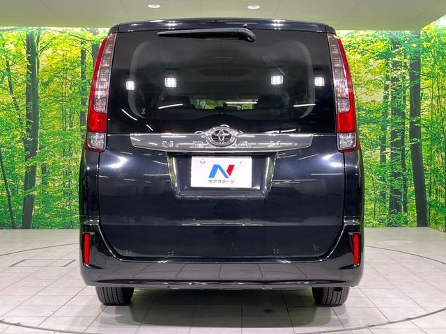 TOYOTA NOAH 2014