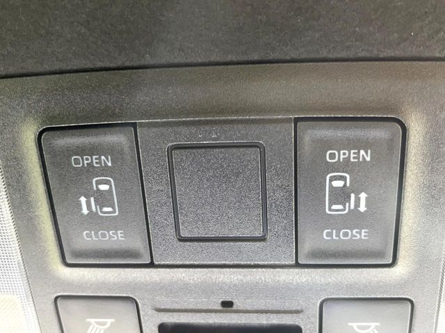 TOYOTA VOXY HYBRID 2024