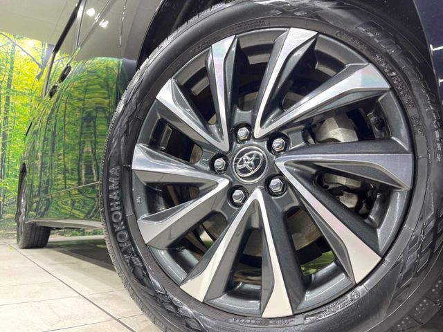 TOYOTA VOXY HYBRID 2024