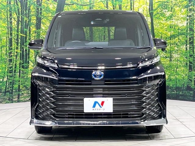TOYOTA VOXY HYBRID 2024