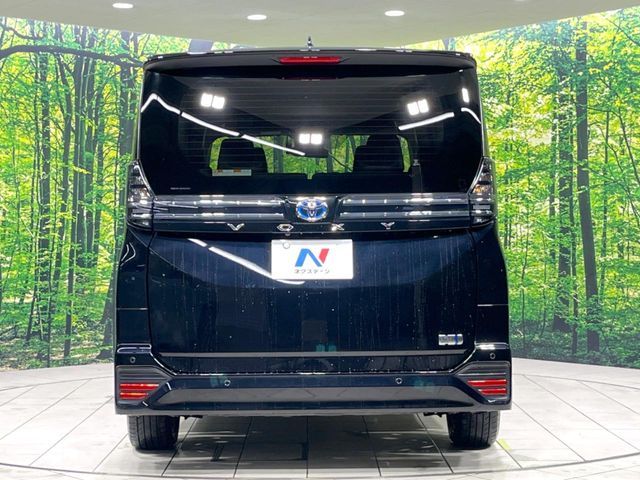 TOYOTA VOXY HYBRID 2024