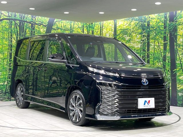 TOYOTA VOXY HYBRID 2024