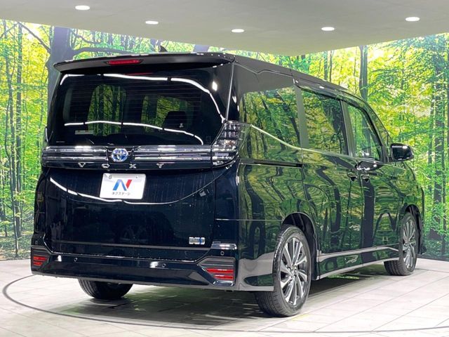 TOYOTA VOXY HYBRID 2024