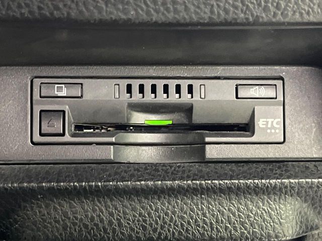 TOYOTA VOXY HYBRID 2017