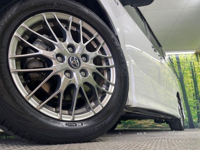 TOYOTA VOXY HYBRID 2017