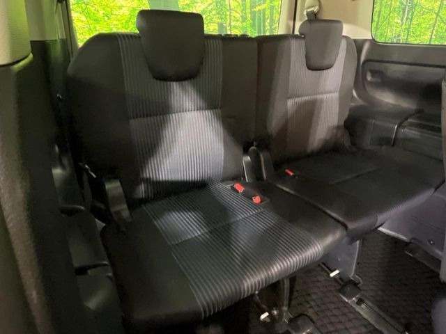 TOYOTA VOXY HYBRID 2017