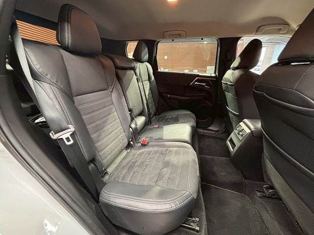 MITSUBISHI OUTLANDER PHEV 2023