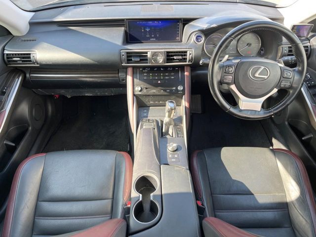 TOYOTA LEXUS IS300h 2016