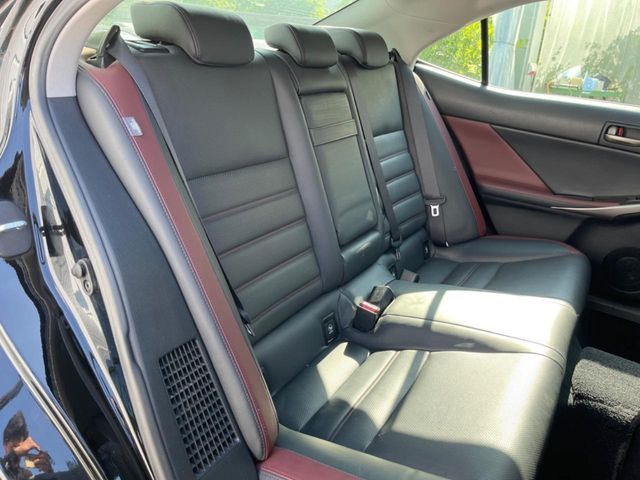 TOYOTA LEXUS IS300h 2016