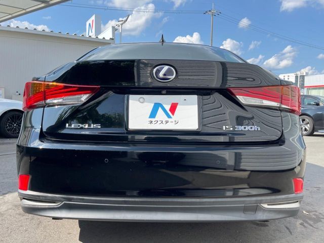 TOYOTA LEXUS IS300h 2016