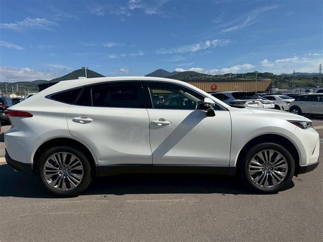TOYOTA HARRIER HYBRID 2022