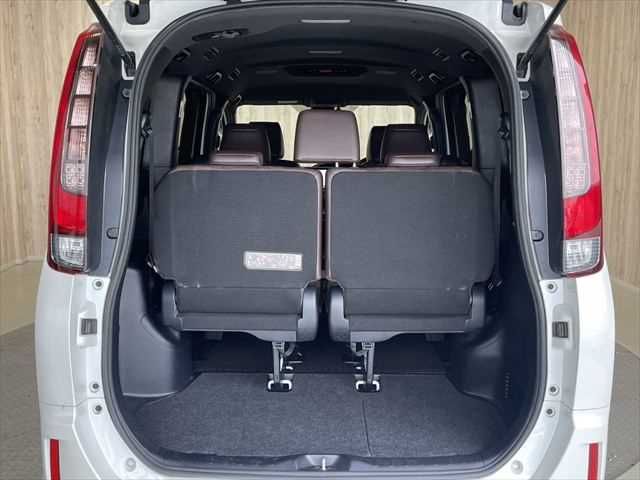 TOYOTA ESQUIRE HYBRID 2018